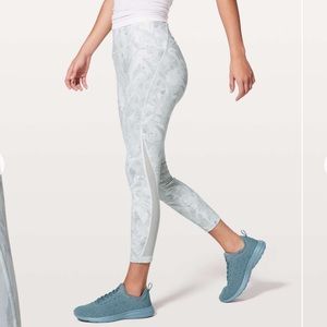 NWOT Lululemon Train Time 7/8 pant, size 6